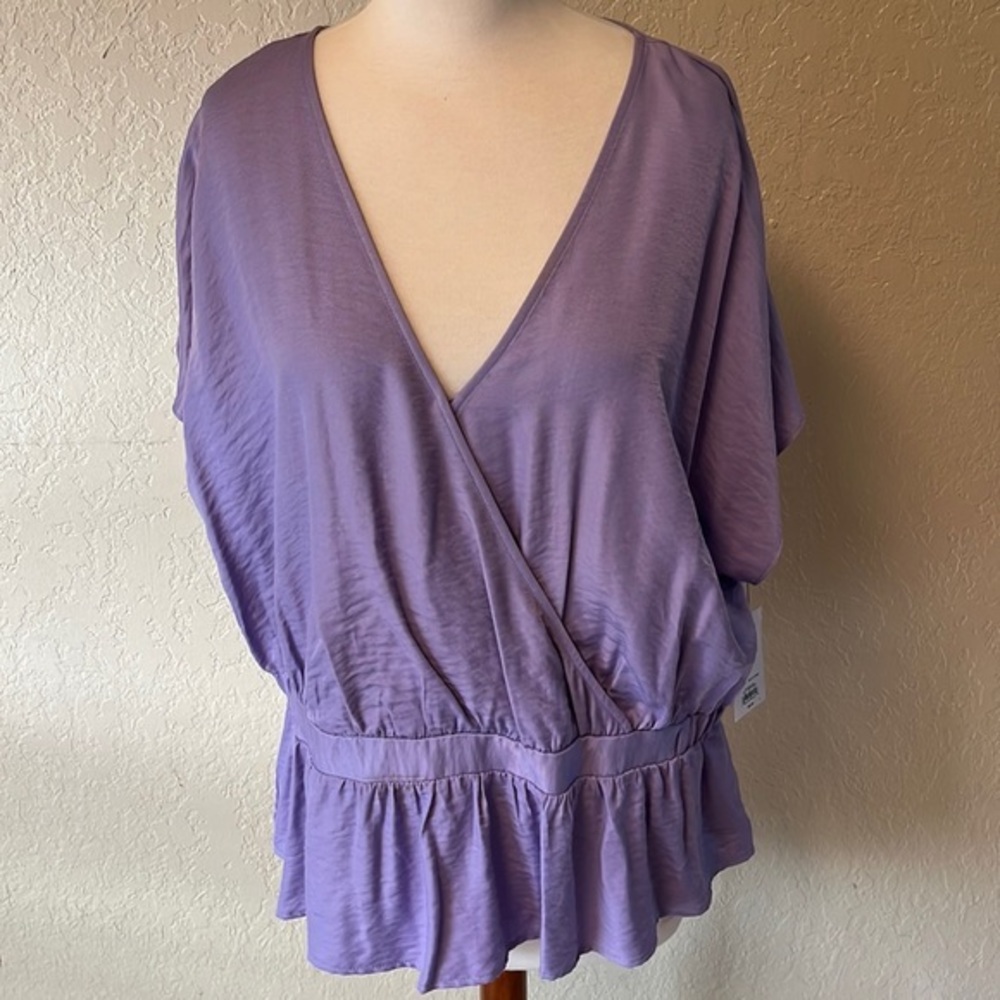 Spring/Summer top.‎ Lavender colored. NWT. Size XXL. N26.
